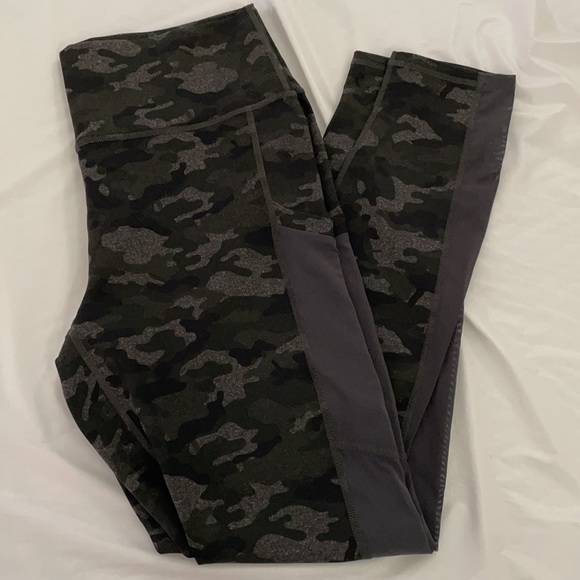 Fabletics Pants - Camo Fabletics Leggings
